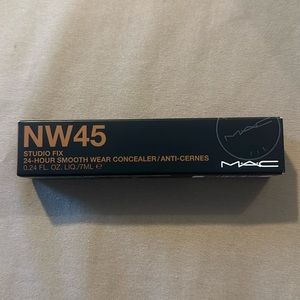 Mac Studio fix 24 hour smooth wear concealer/ anti-crenes